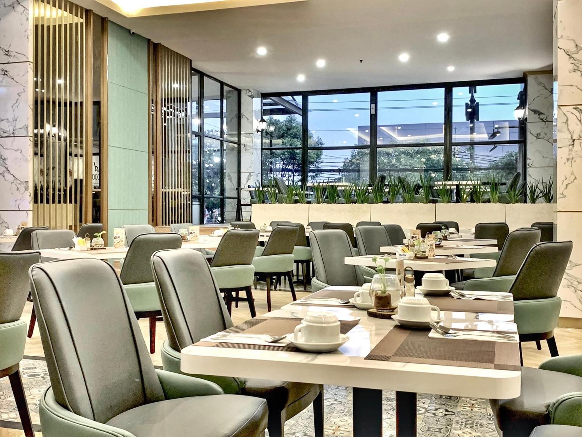 Grand Kangen Hotel Urip Sumoharjo Yogyakarta Buitenkant foto