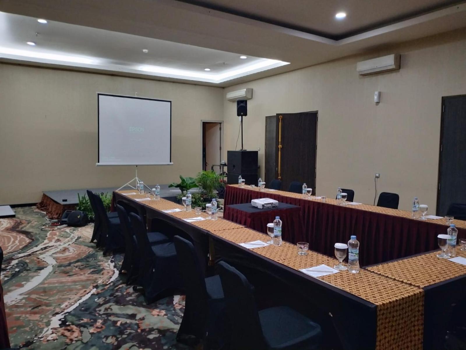 Grand Kangen Hotel Urip Sumoharjo Yogyakarta Buitenkant foto