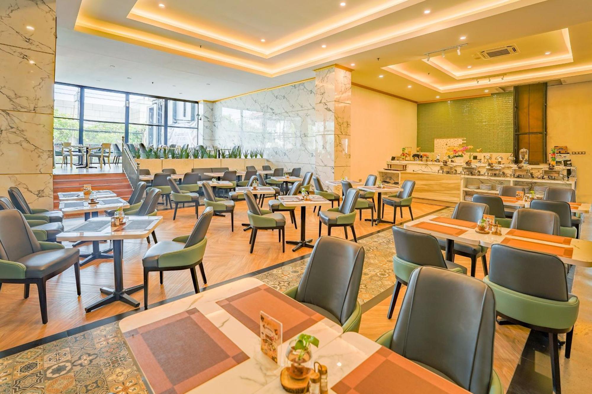 Grand Kangen Hotel Urip Sumoharjo Yogyakarta Buitenkant foto